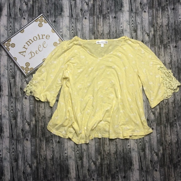 Tops - 💥Stem & Vine Quarter Sleeve Top